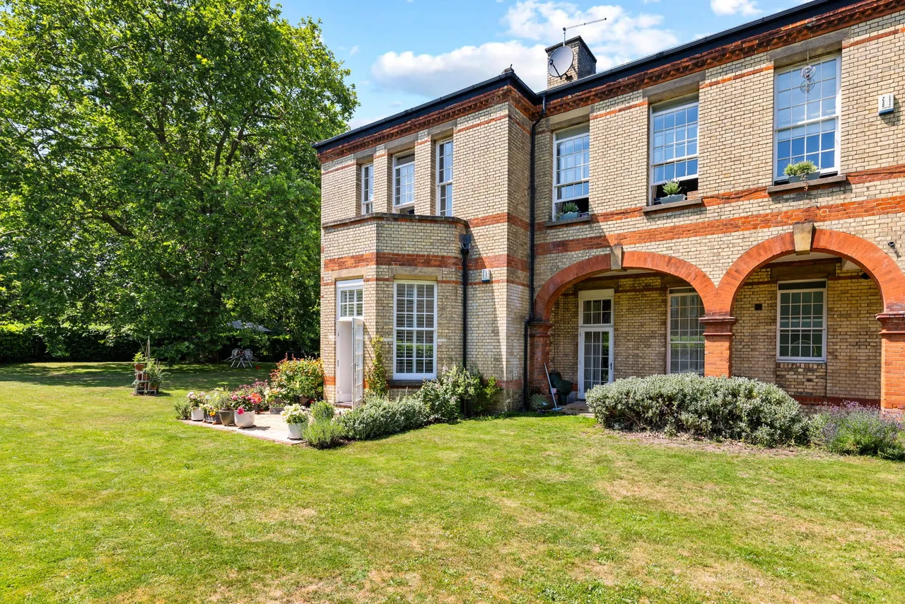 2 bed flat for sale — Eastman Way, Epsom, KT19 8DF