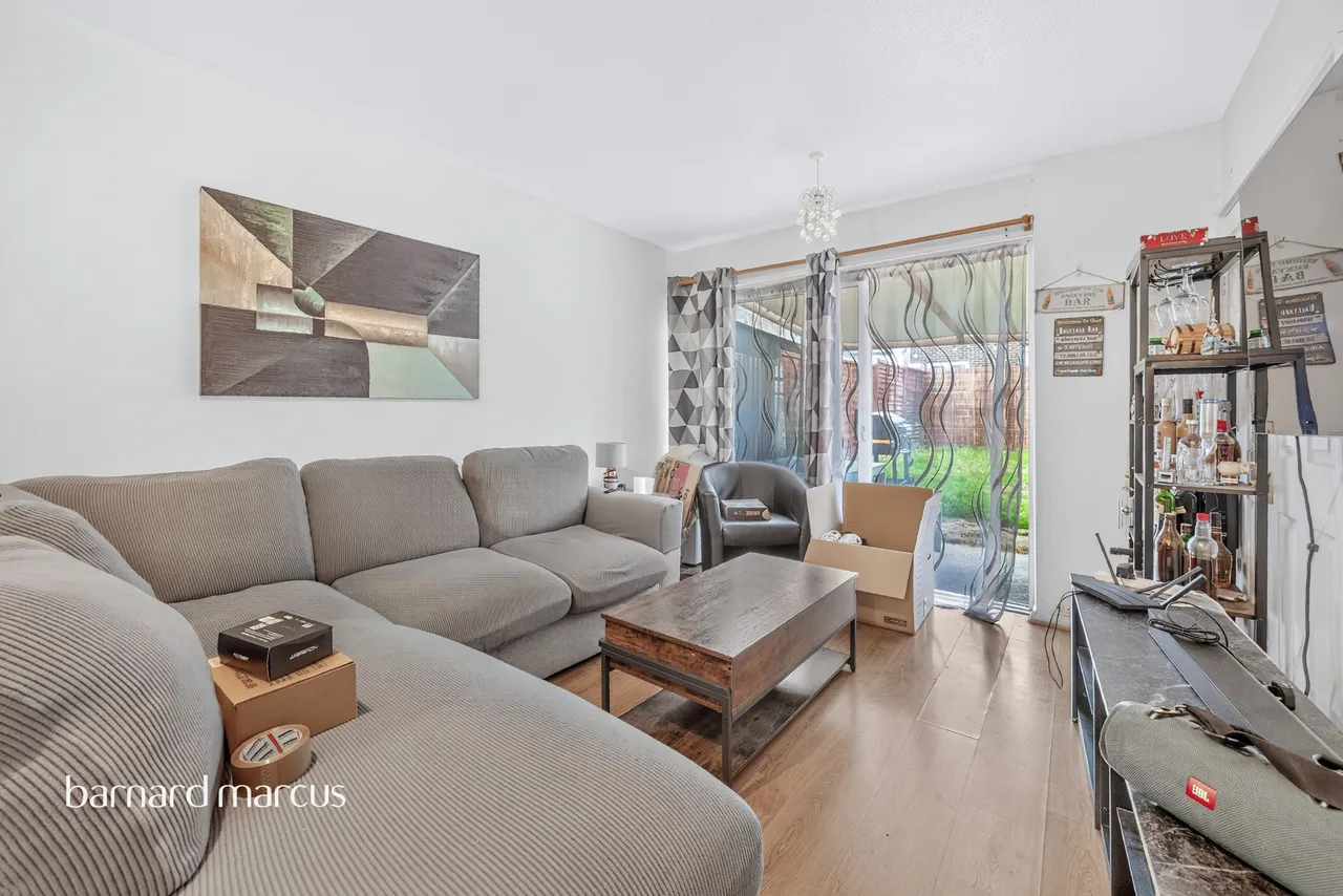 2 bed house to rent, Brabazon Avenue, Wallington, SM6