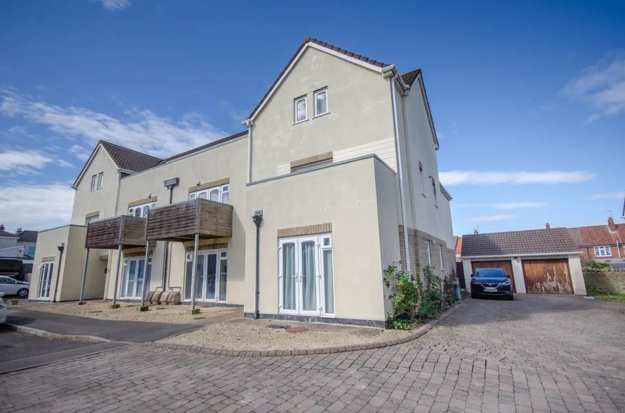 2 bed flat for sale, The Old Orchard, Mangotsfield, BS16