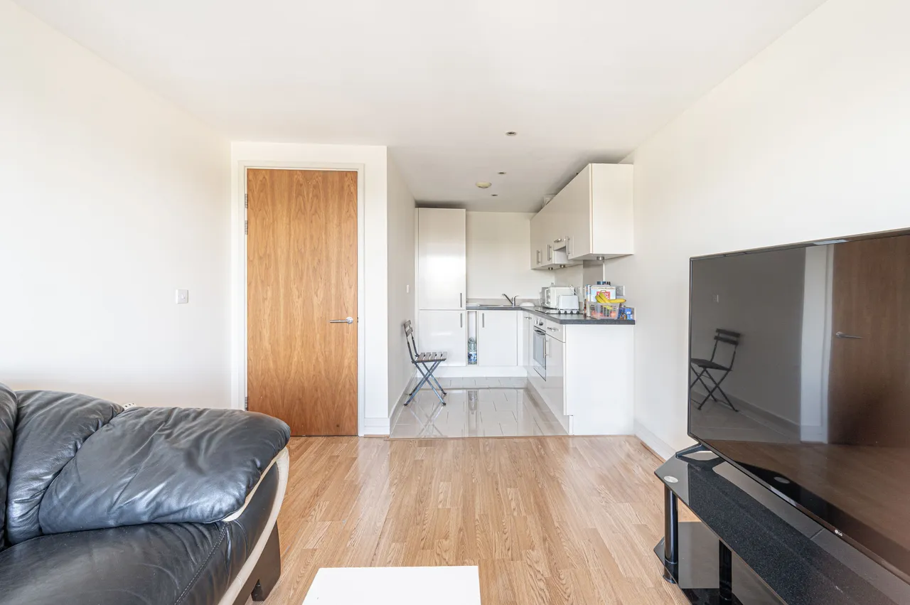 London, NW4, photo 3