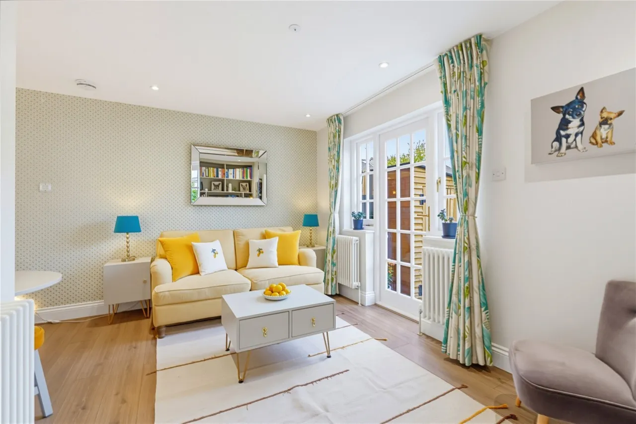 St. Hughes Close, London, SW17, photo 3