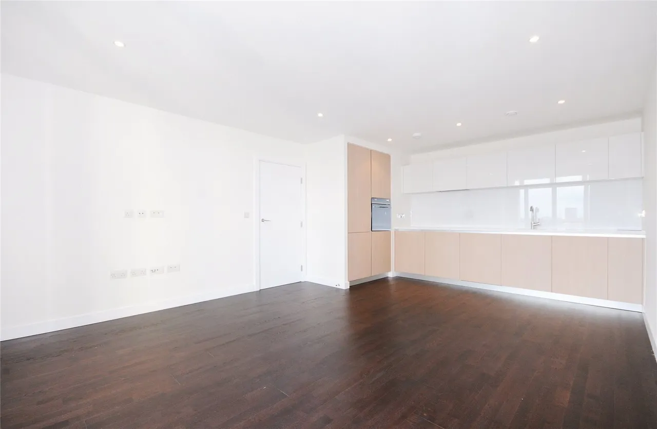 Pump House Crescent, Brentford, TW8, photo 4