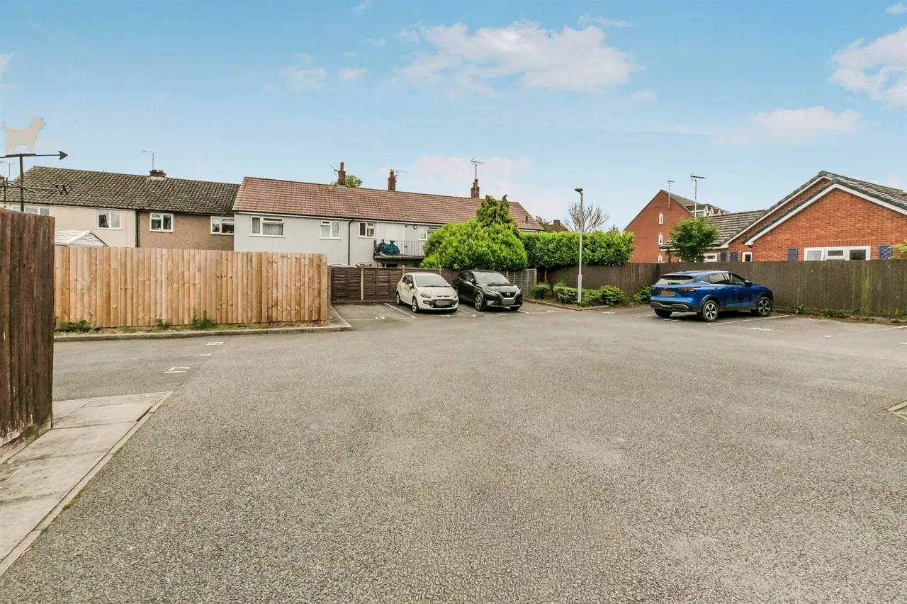Riversfield Drive, Rocester, ST14, photo 17