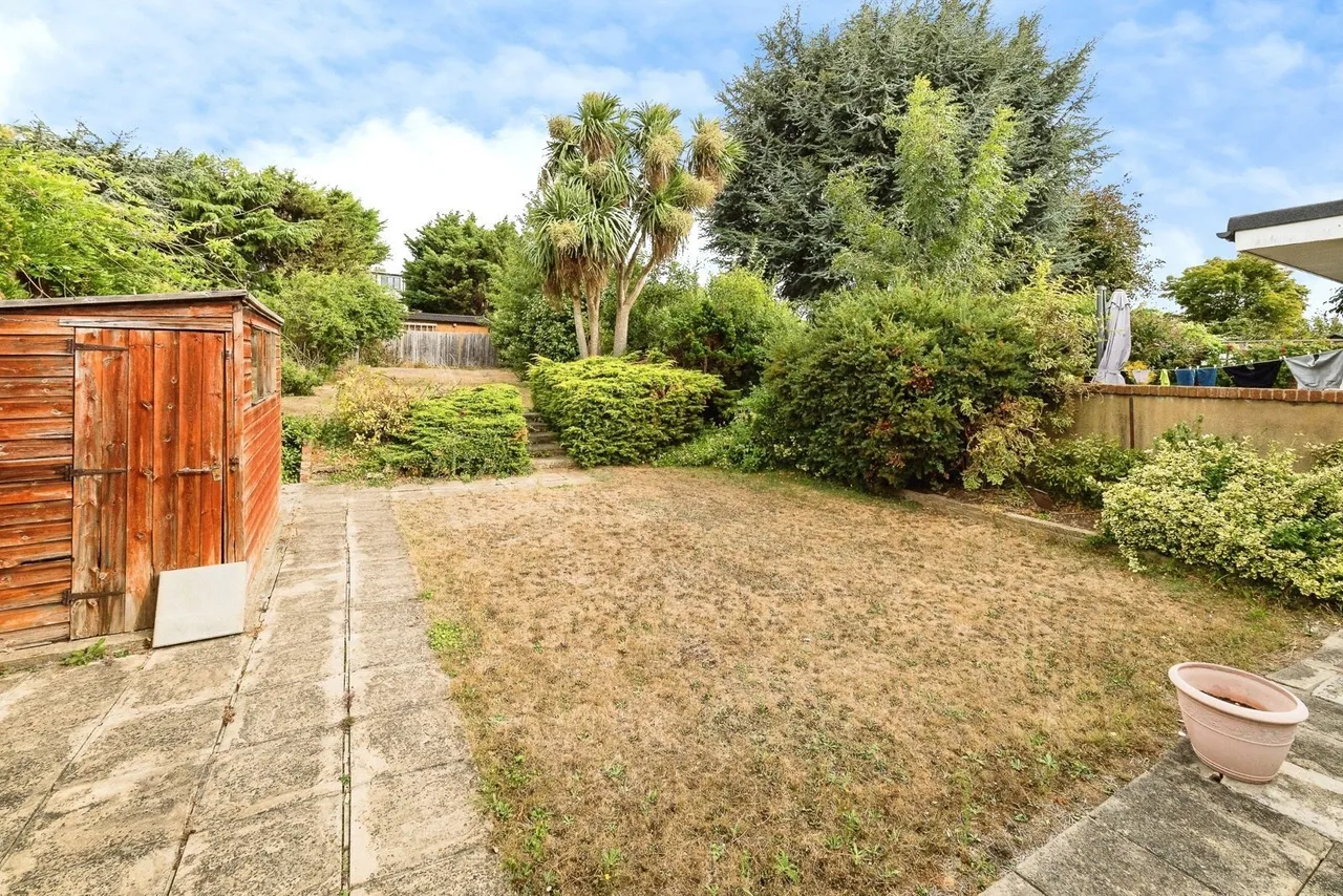 Ravenscourt Drive, Hornchurch, Essex, RM12, photo 9