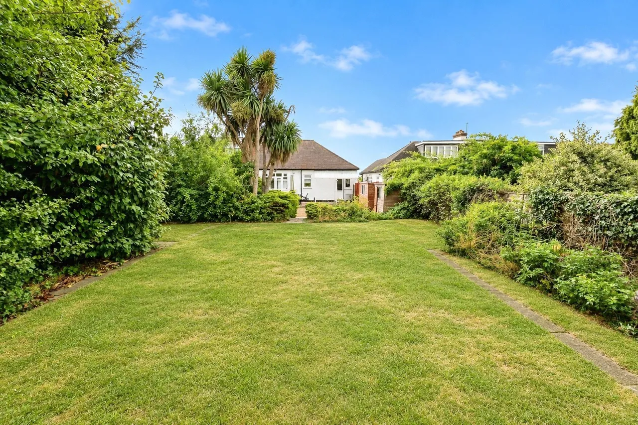 Ravenscourt Drive, Hornchurch, Essex, RM12, photo 4