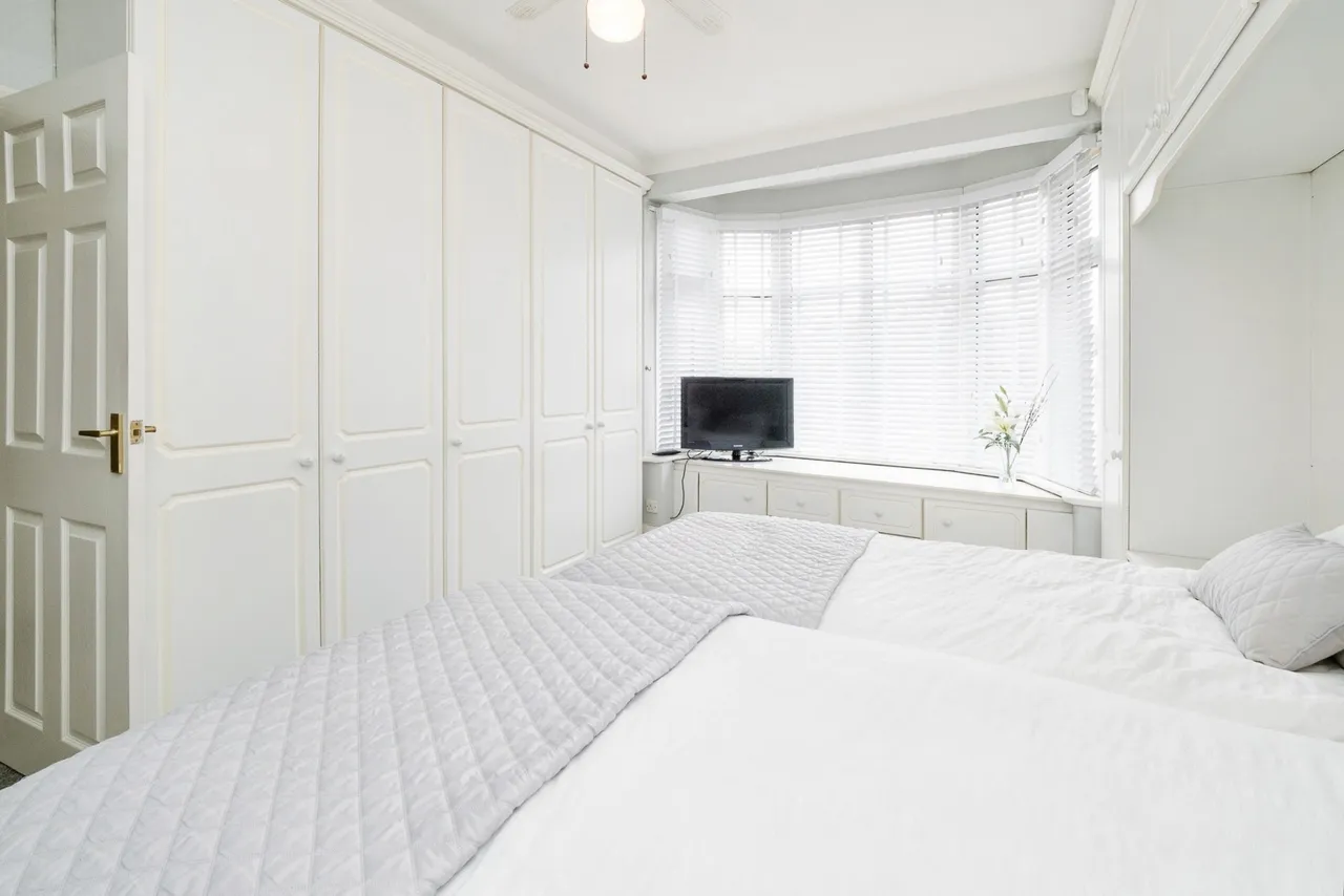 Ravenscourt Drive, Hornchurch, Essex, RM12, photo 23