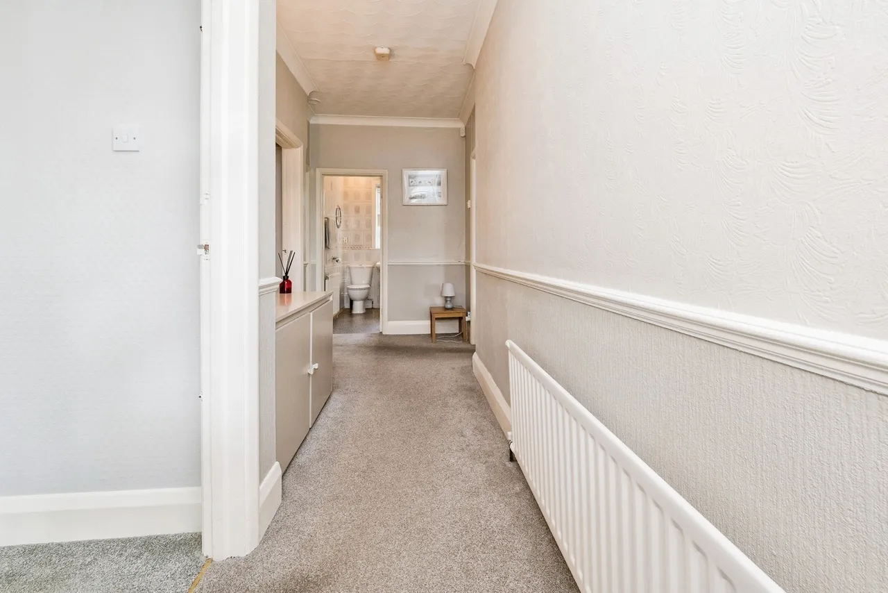 Ravenscourt Drive, Hornchurch, Essex, RM12, photo 13
