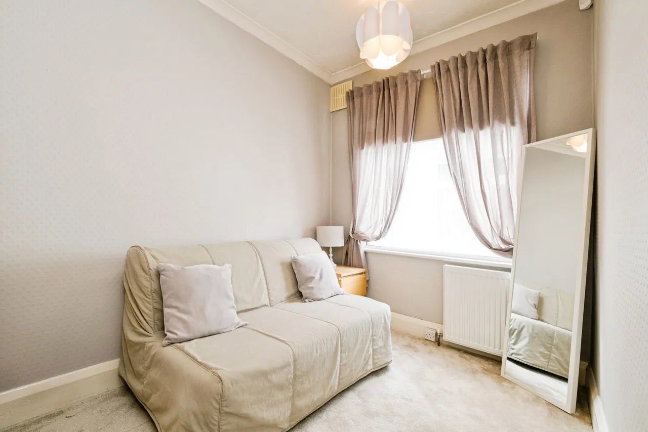 Ravenscourt Drive, Hornchurch, Essex, RM12, photo 7