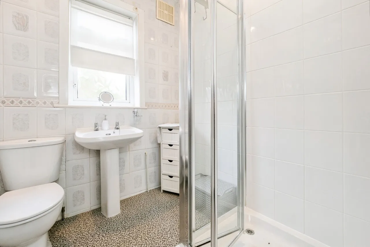 Ravenscourt Drive, Hornchurch, Essex, RM12, photo 8
