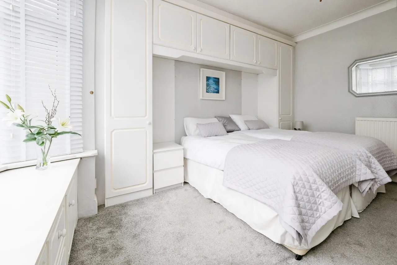 Ravenscourt Drive, Hornchurch, Essex, RM12, photo 24