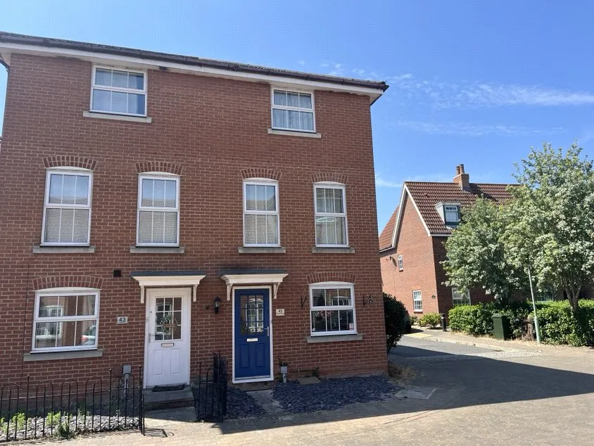4 bed house for sale — Wagtail Drive, Bury St. Edmunds, Suffolk, IP32 7GP