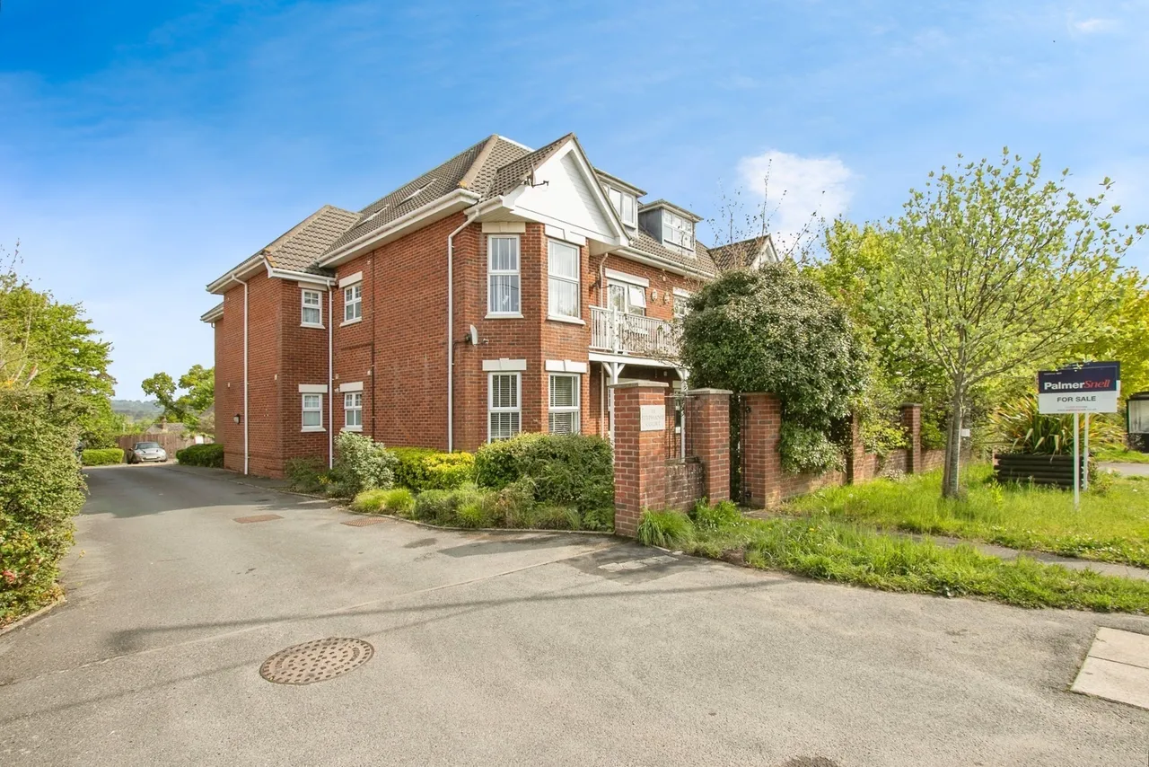 2 bed flat for sale, Poole Road, Upton, BH16