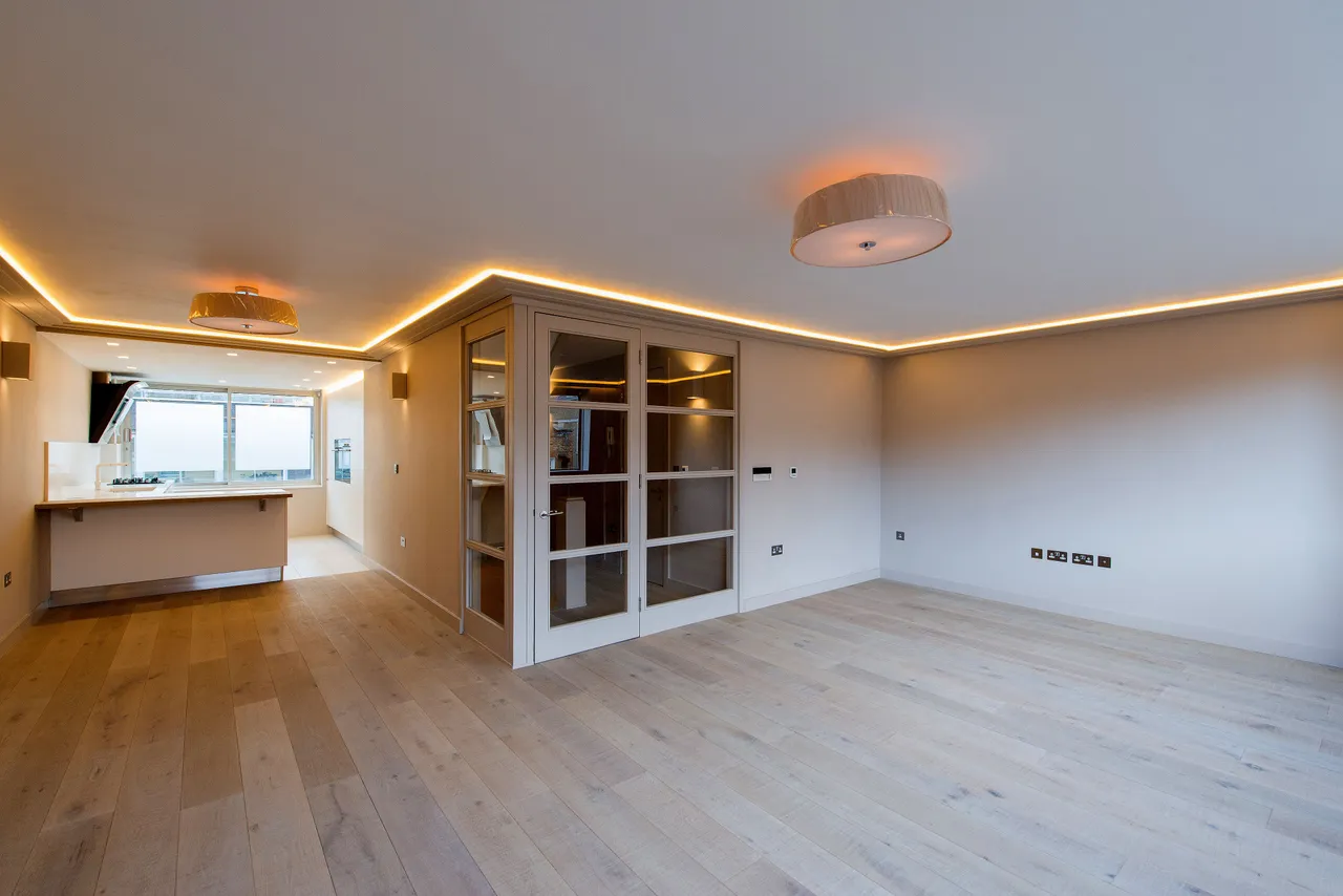 4 bed flat for sale — Flat 6, 35 George Street, London