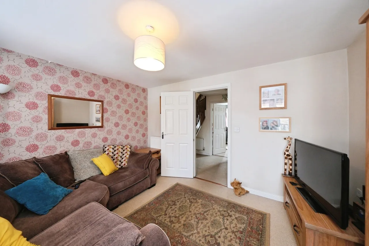 Rufford Drive, Mansfield Woodhouse, Mansfield, Nottinghamshire, NG19, photo 3