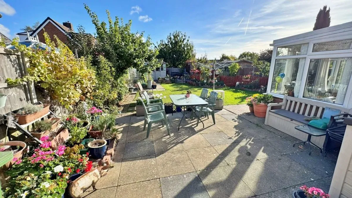 Dale Avenue, Cherry Willingham, photo 3