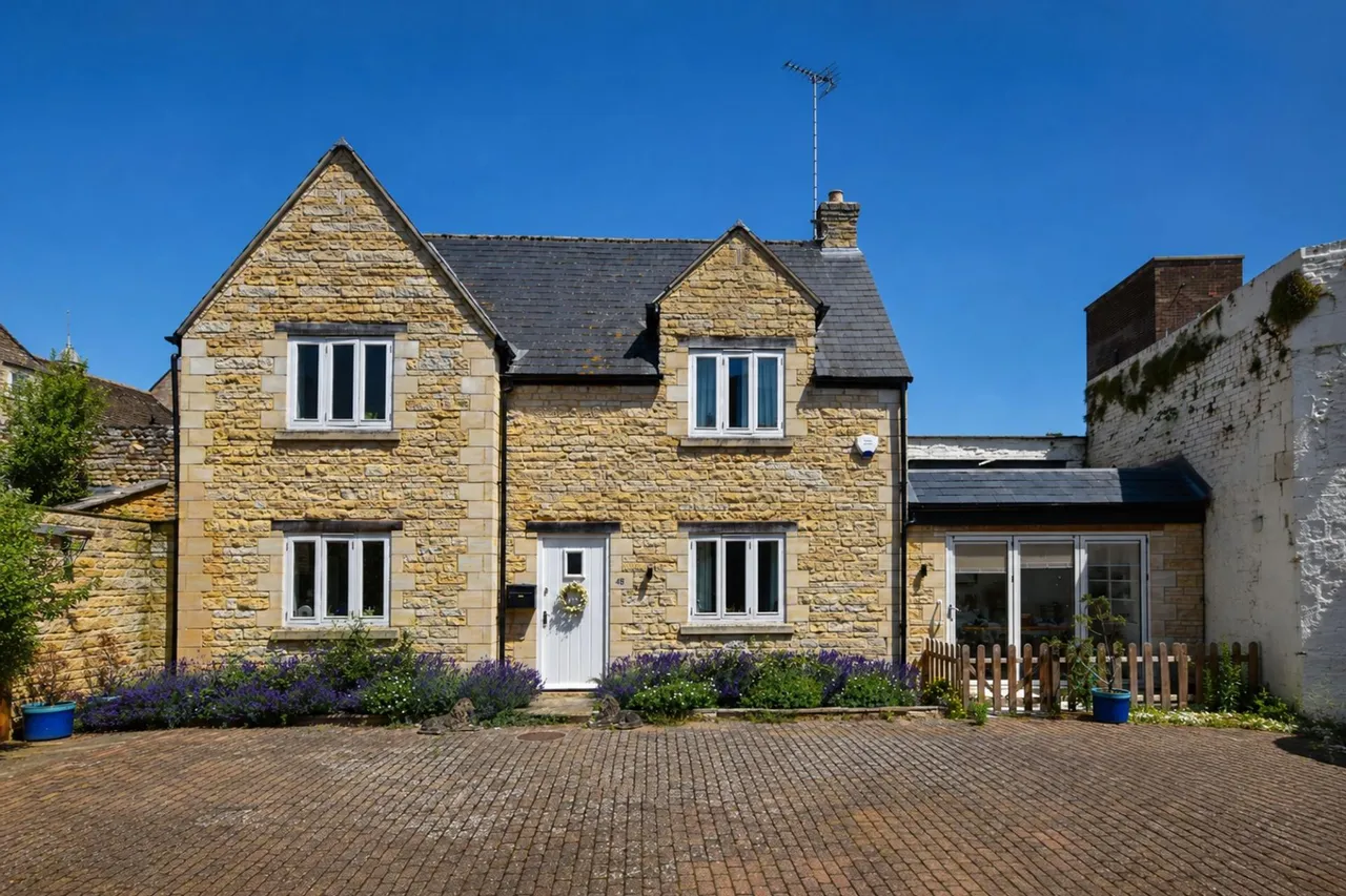 3 bed house for sale, Ironmonger Street, Stamford, PE9