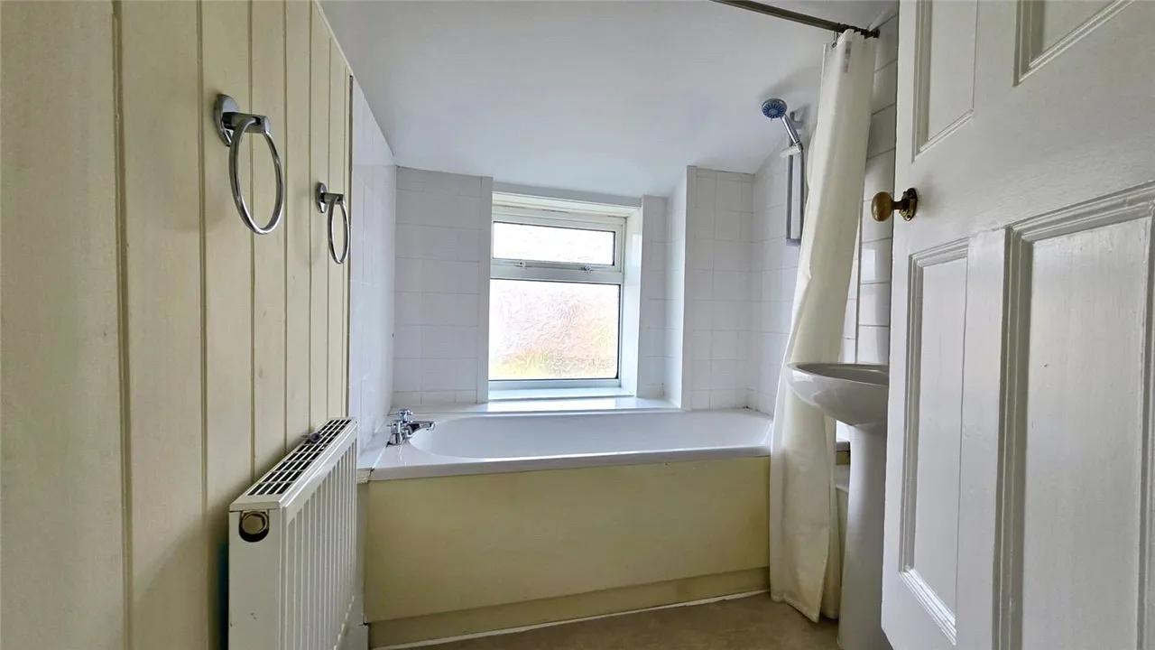 Meadow Road, Salisbury, Wiltshire, SP2, photo 6