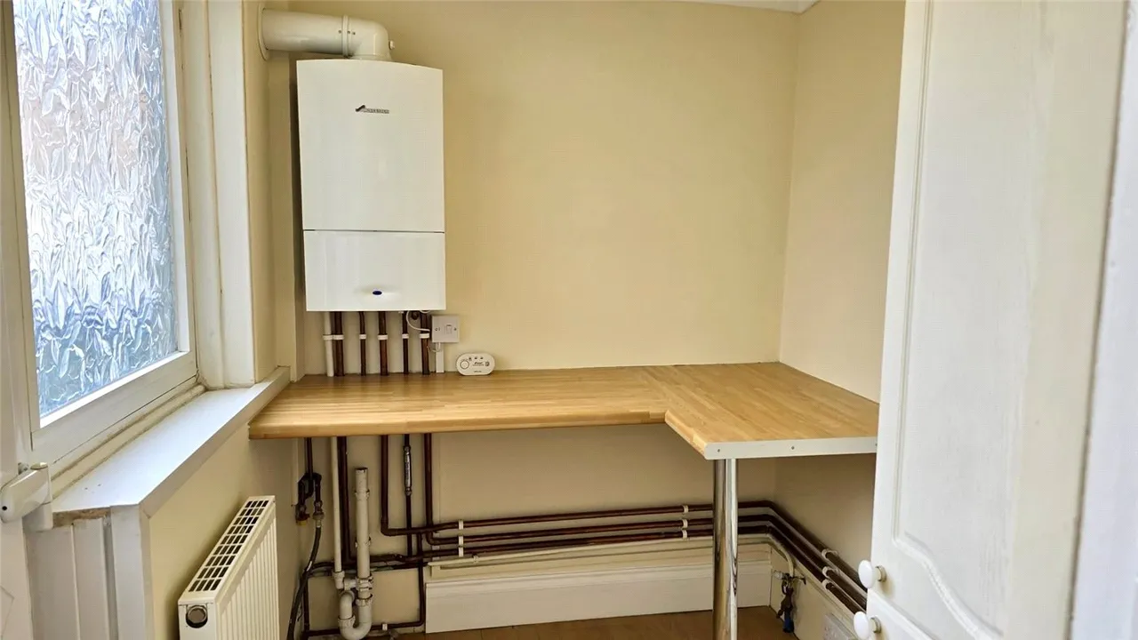 Meadow Road, Salisbury, Wiltshire, SP2, photo 10