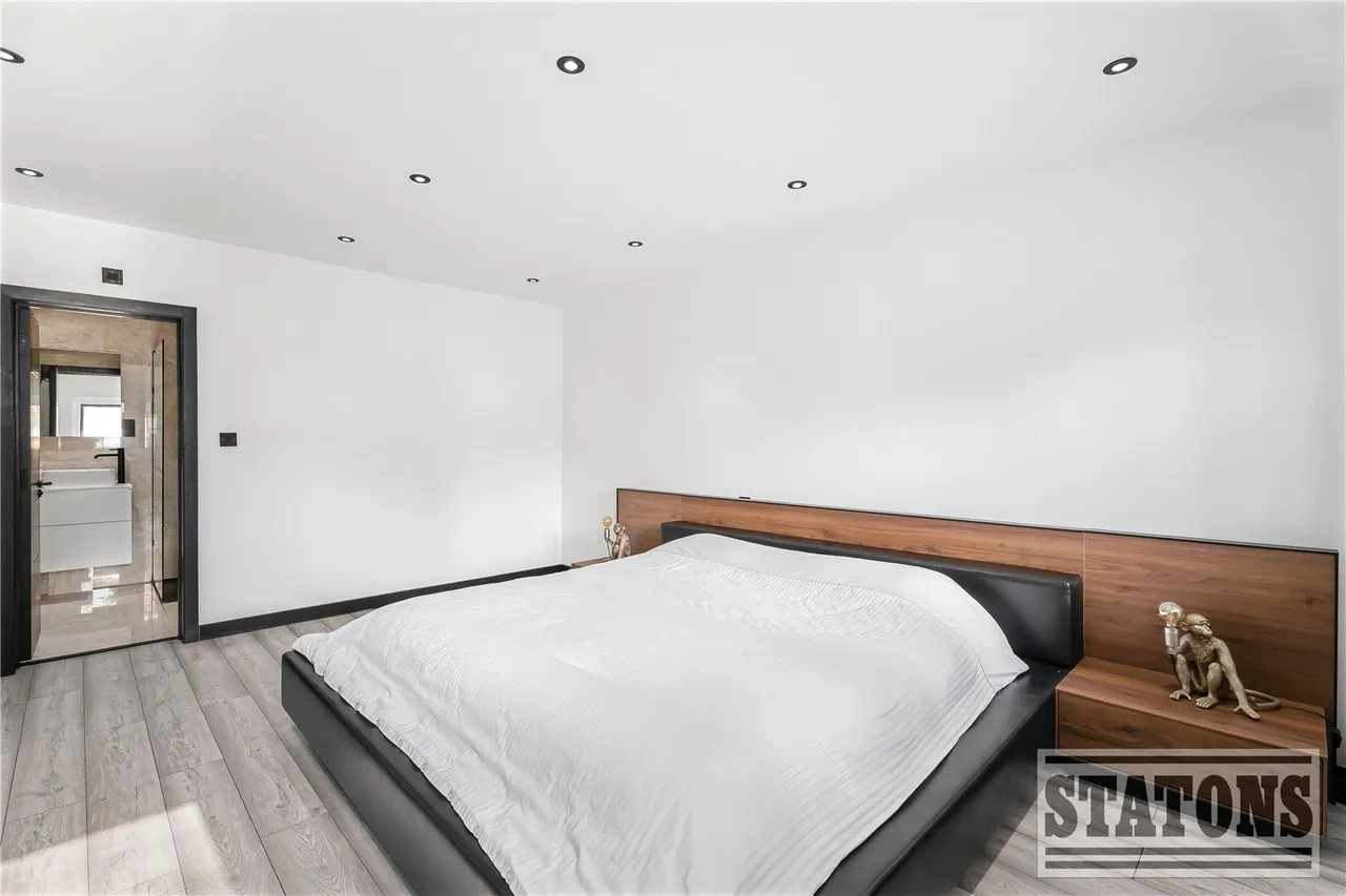 Plough Hill, Cuffley, Potters Bar, Hertfordshire, EN6 4DN, photo 14