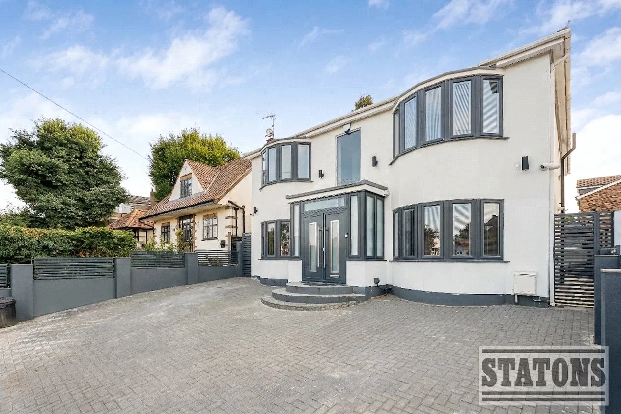 Plough Hill, Cuffley, Potters Bar, Hertfordshire, EN6 4DN, photo 2