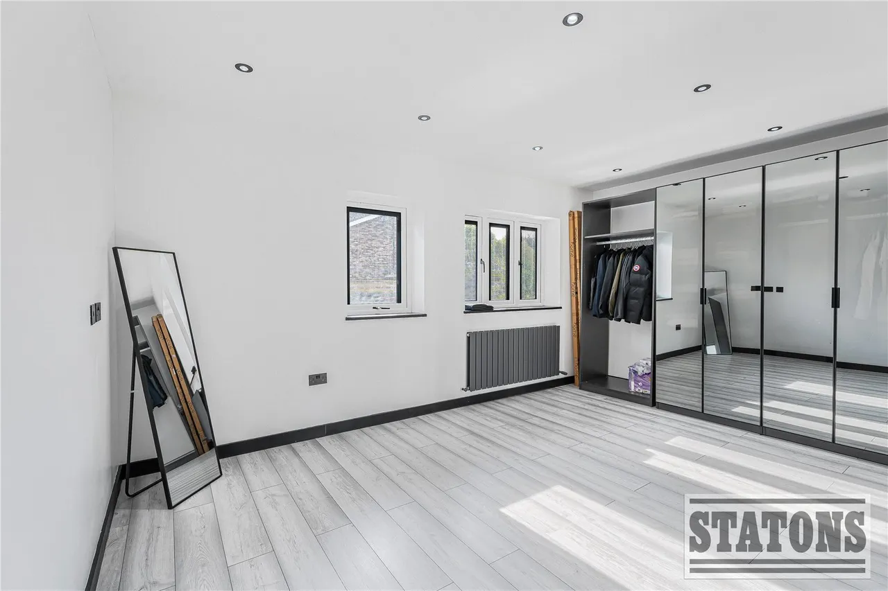 Plough Hill, Cuffley, Potters Bar, Hertfordshire, EN6 4DN, photo 12