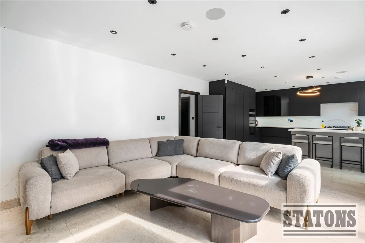 Plough Hill, Cuffley, Potters Bar, Hertfordshire, EN6 4DN, photo 5