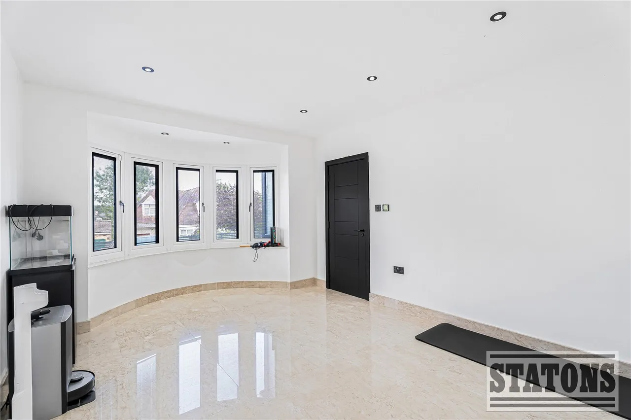 Plough Hill, Cuffley, Potters Bar, Hertfordshire, EN6 4DN, photo 10