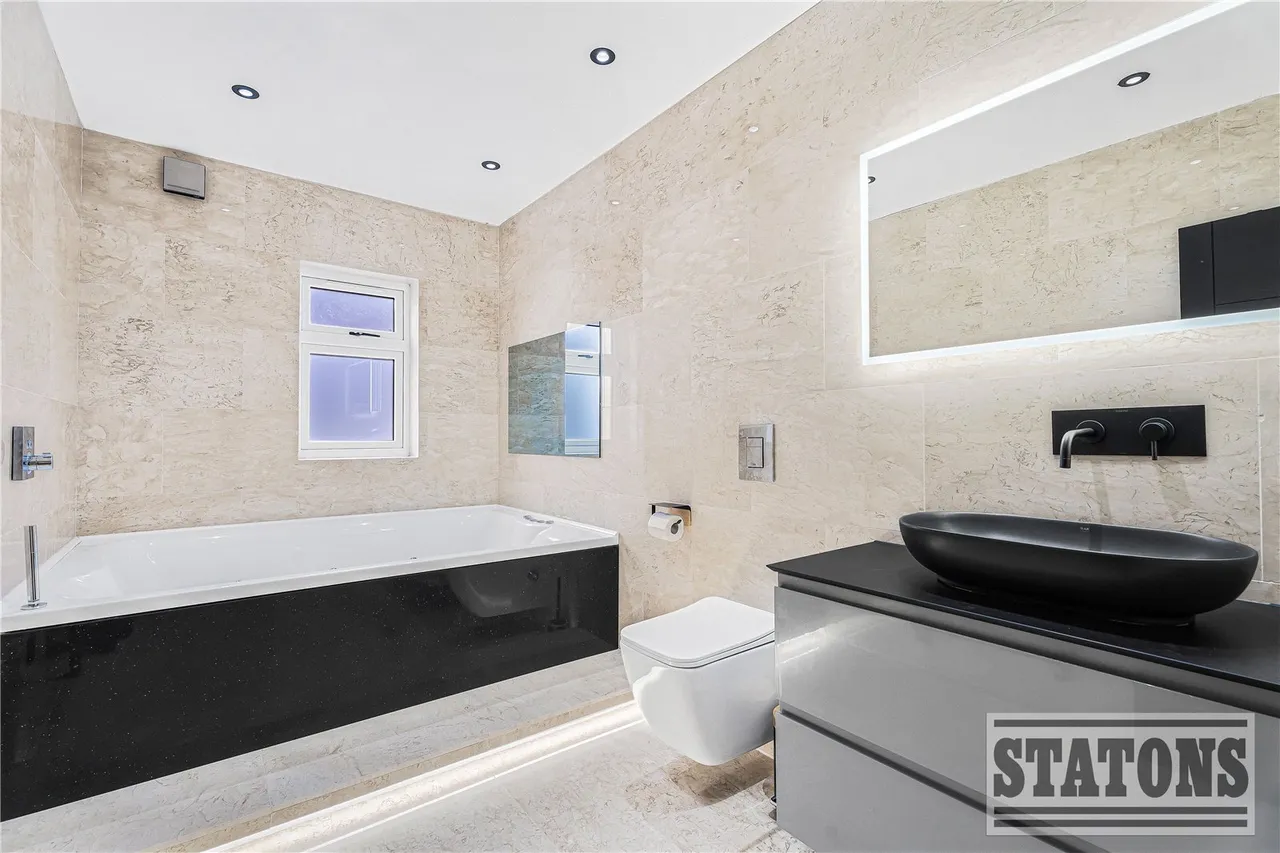 Plough Hill, Cuffley, Potters Bar, Hertfordshire, EN6 4DN, photo 16
