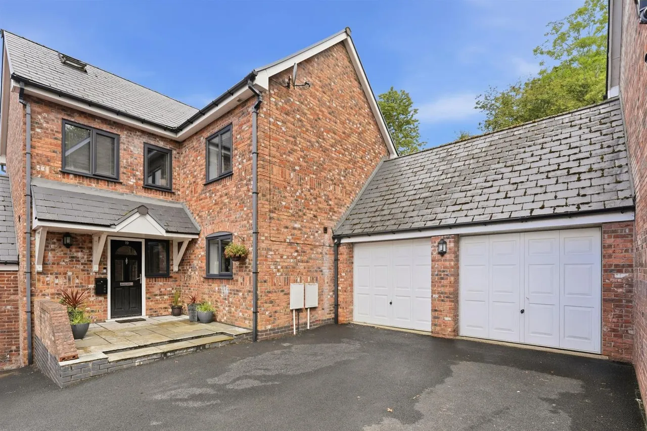 4 bed house for sale — Hawthorn Road, Bollington