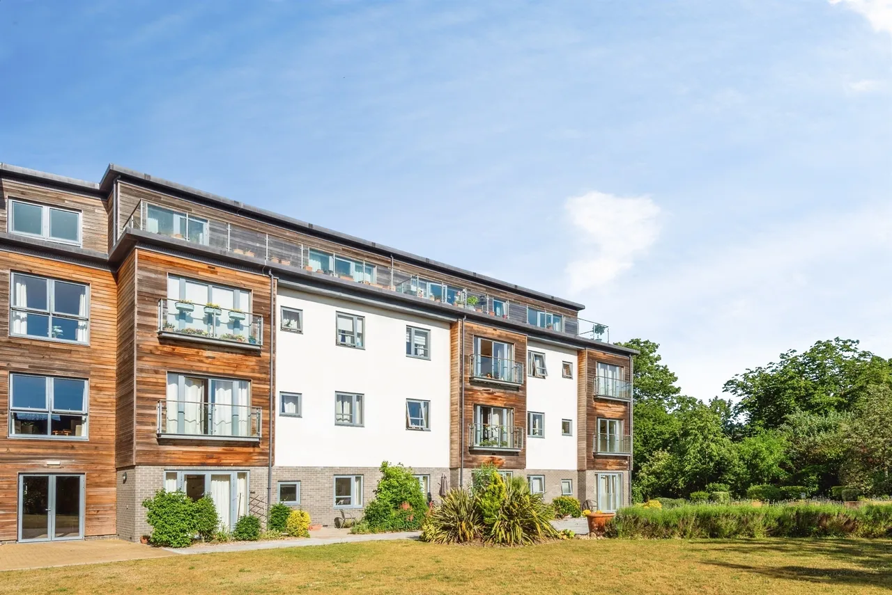 2 bed flat for sale — Buttercross Lane, Witney
