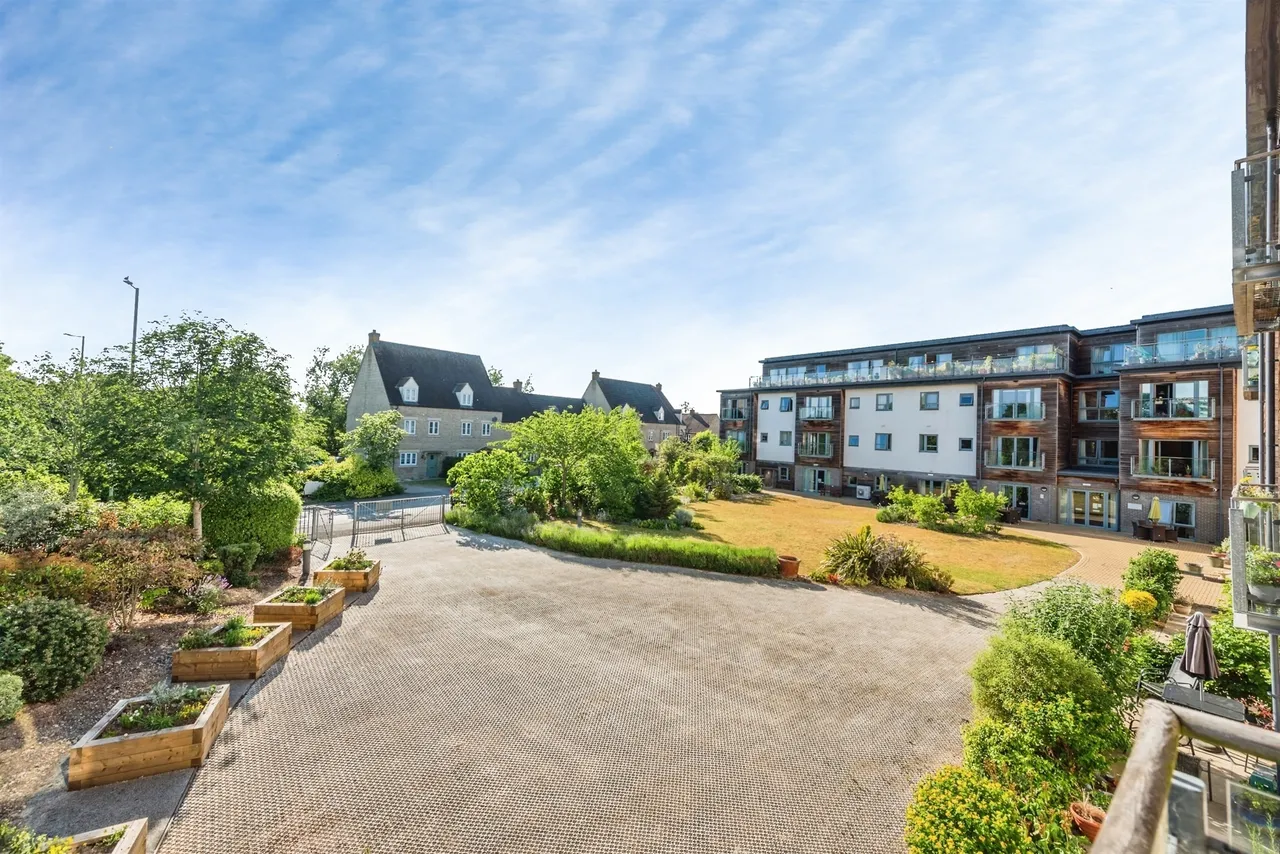 Buttercross Lane, Witney, photo 12