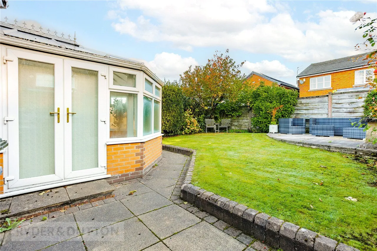 Gawsworth Close, Hadfield, SK13, photo 22