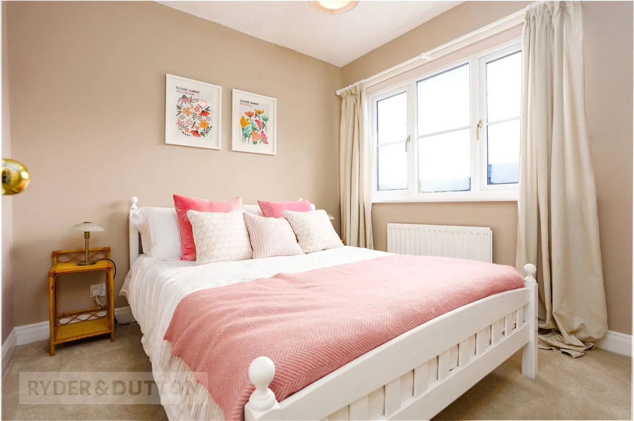 Gawsworth Close, Hadfield, SK13, photo 16