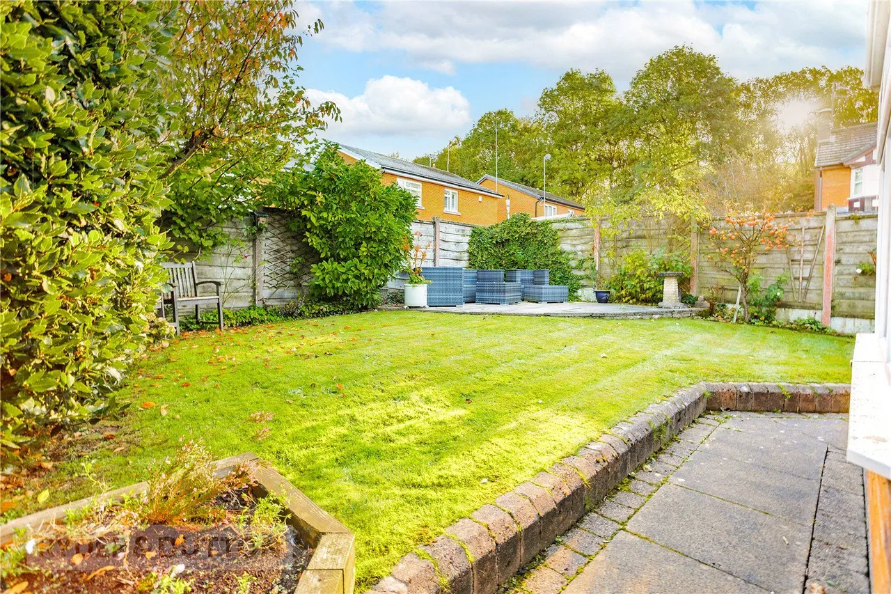 Gawsworth Close, Hadfield, SK13, photo 23