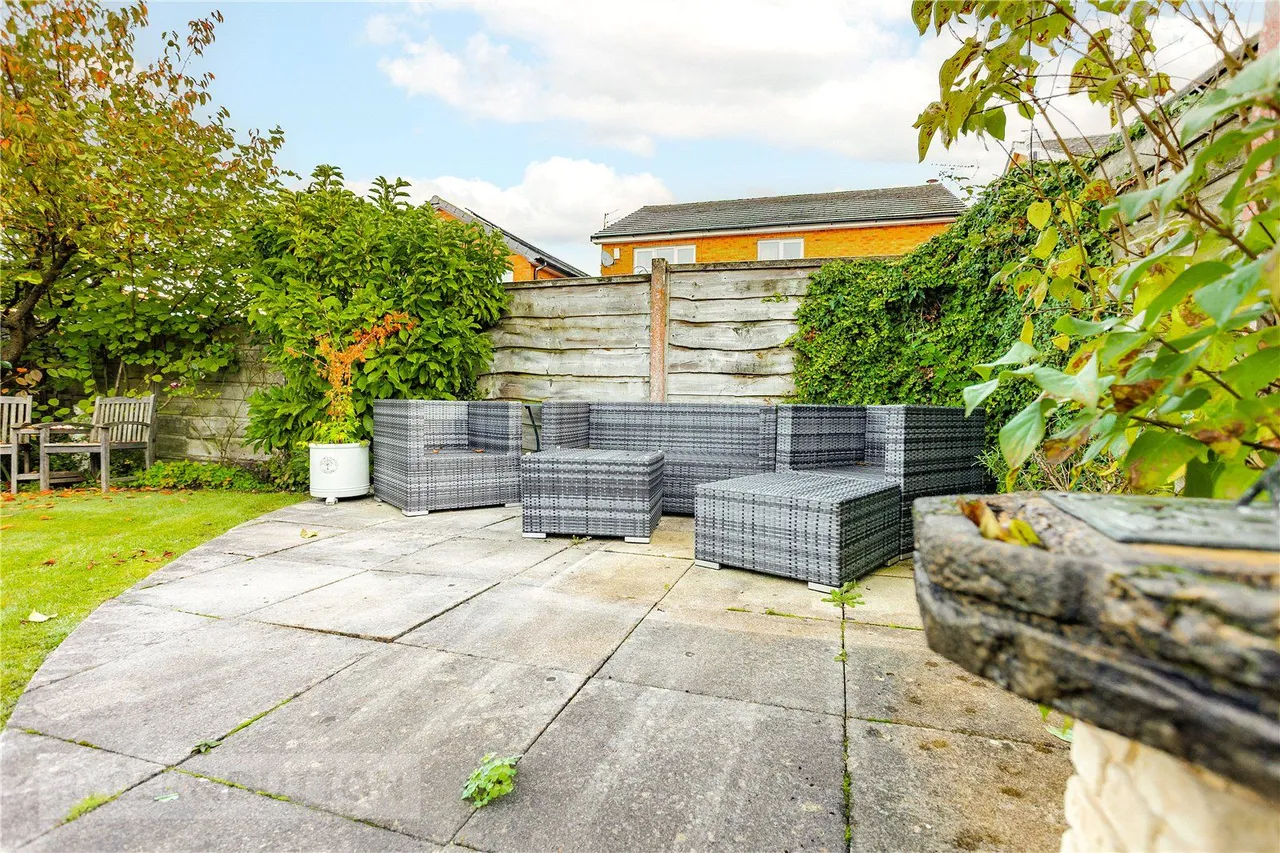 Gawsworth Close, Hadfield, SK13, photo 24