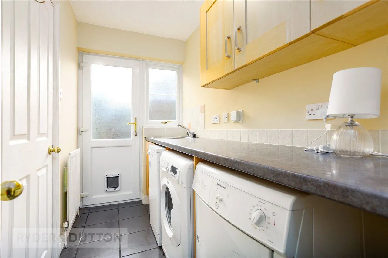 Gawsworth Close, Hadfield, SK13, photo 11
