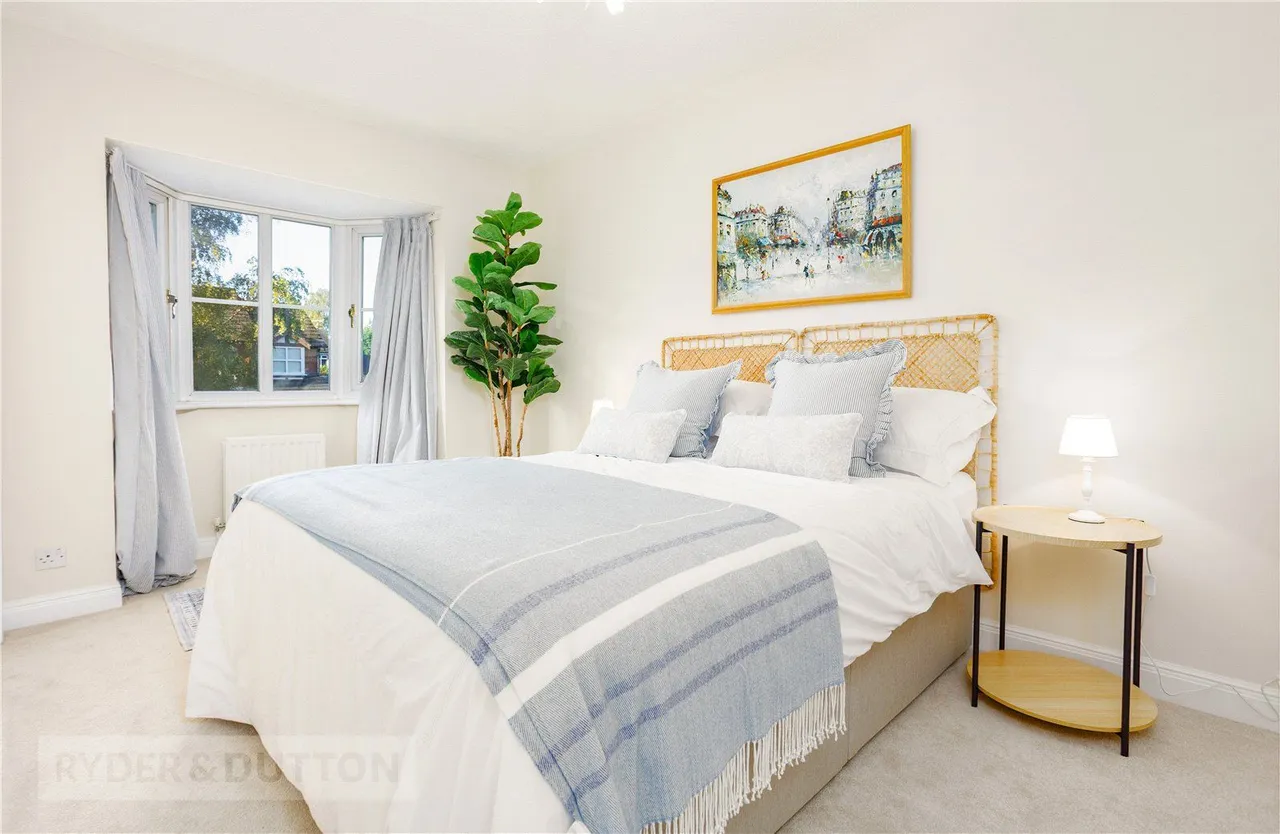 Gawsworth Close, Hadfield, SK13, photo 14