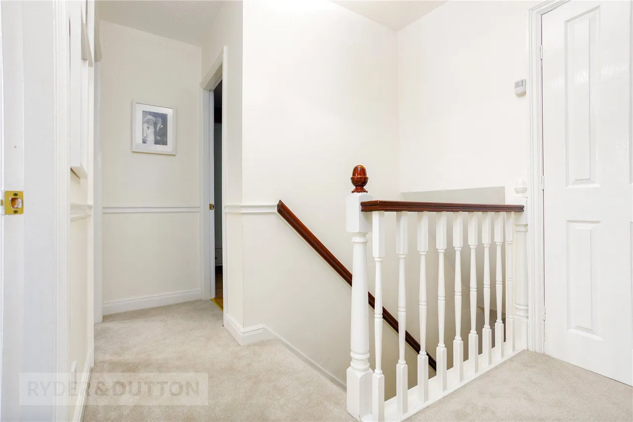 Gawsworth Close, Hadfield, SK13, photo 13