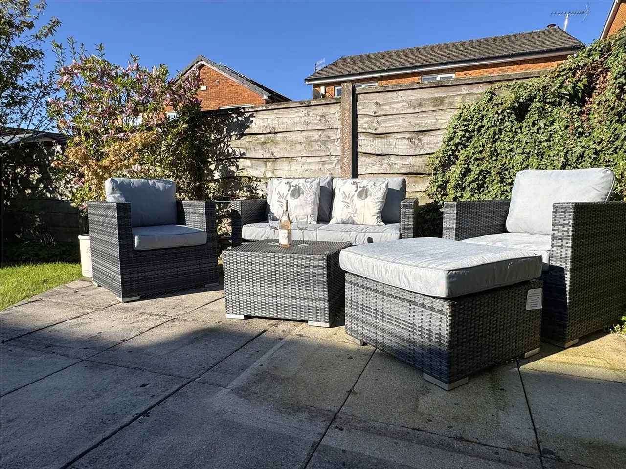Gawsworth Close, Hadfield, SK13, photo 27