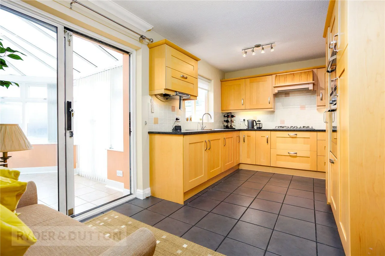 Gawsworth Close, Hadfield, SK13, photo 7