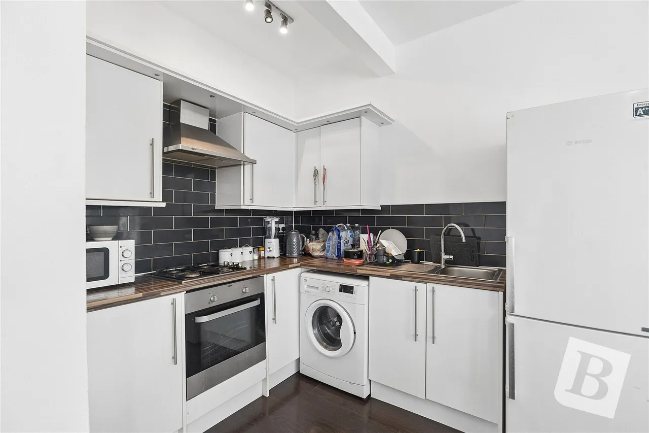 Whalebone Lane North, Chadwell Heath, RM6, photo 5