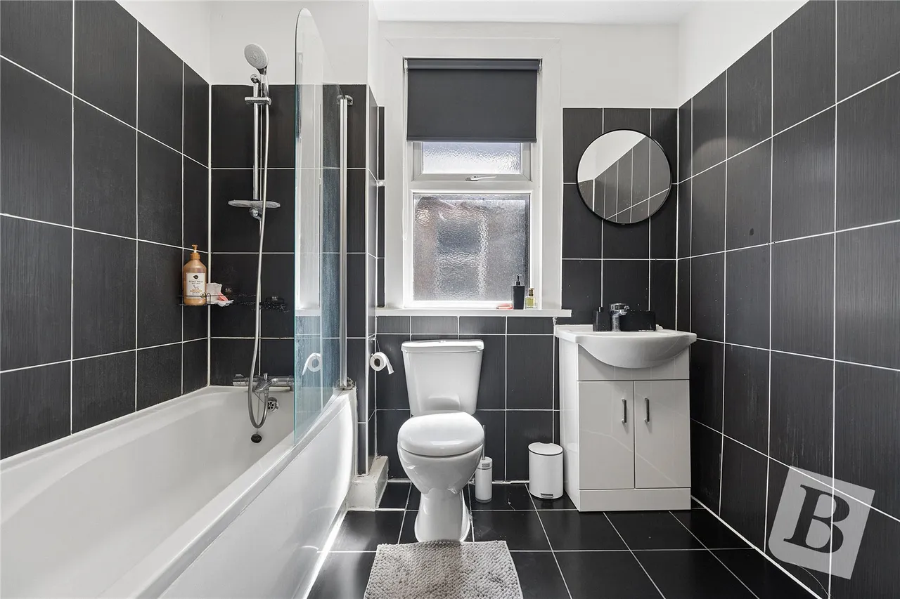 Whalebone Lane North, Chadwell Heath, RM6, photo 6