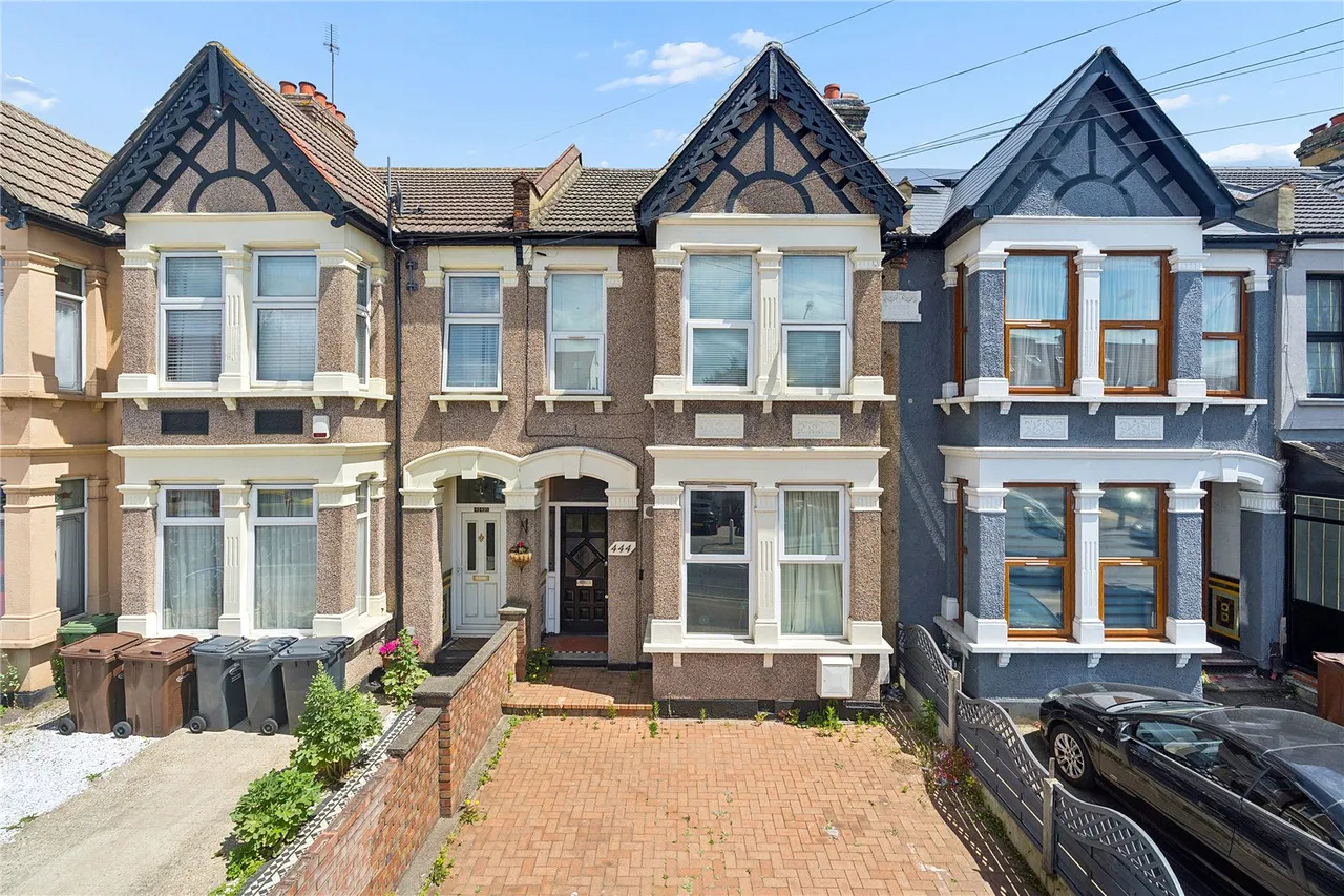 2 bed flat for sale — Whalebone Lane North, Chadwell Heath, RM6