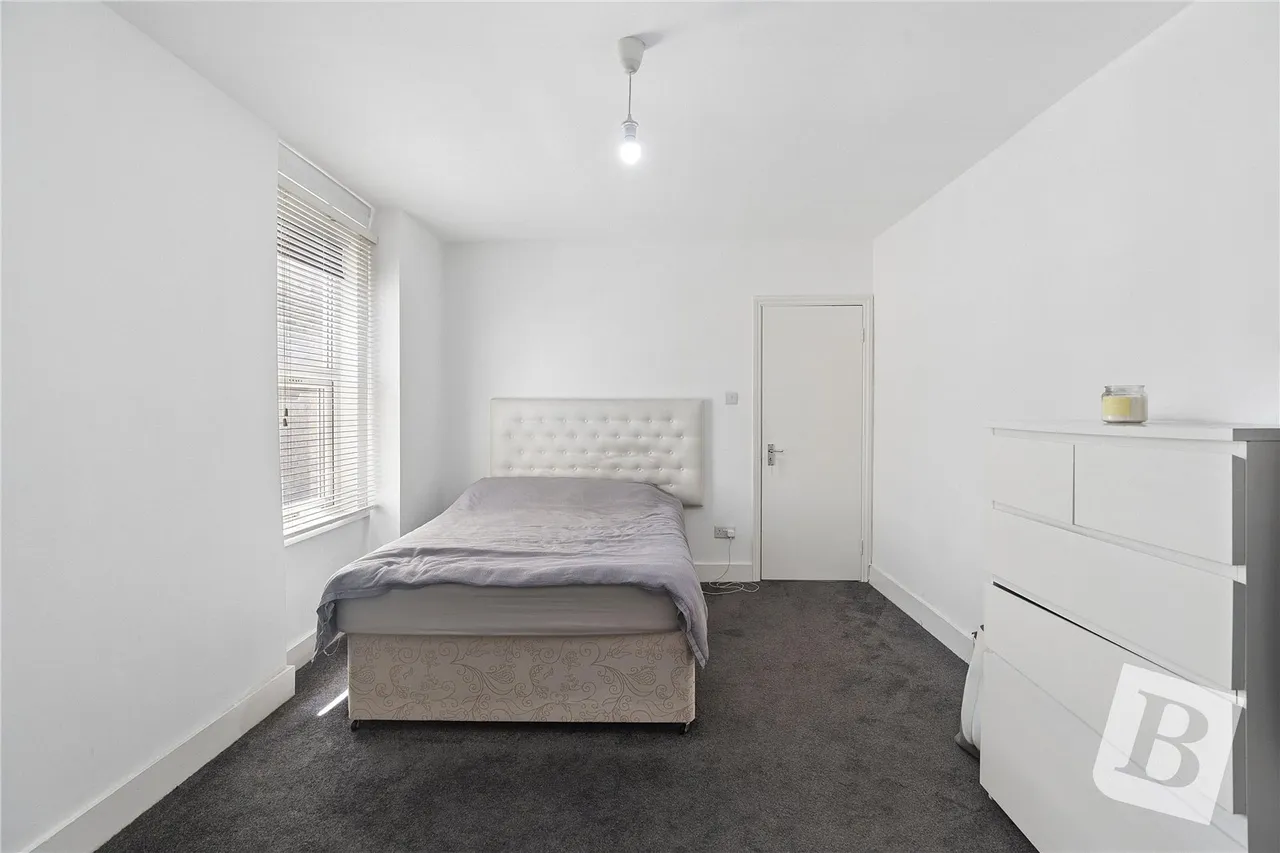 Whalebone Lane North, Chadwell Heath, RM6, photo 8
