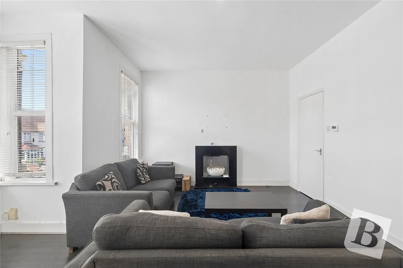 Whalebone Lane North, Chadwell Heath, RM6, photo 4