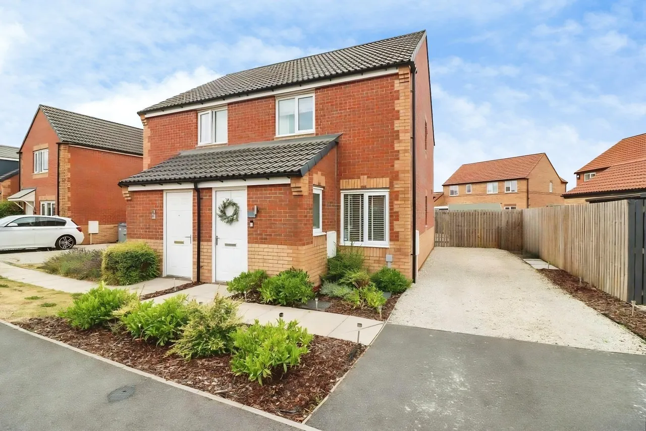 2 bed house for sale — Poppy Avenue, New Ollerton, Newark