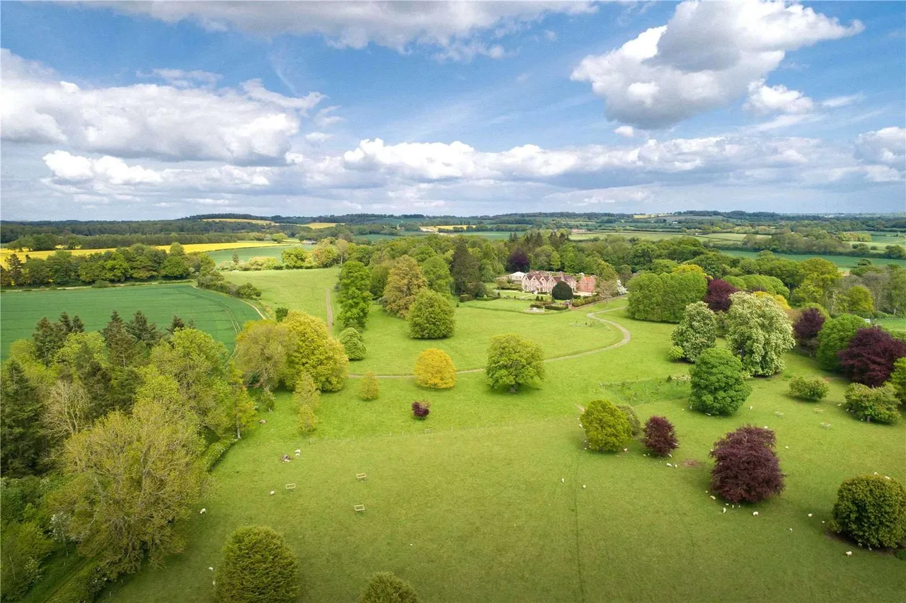 Lot 1 | Woodcote Manor, Alresford, Hampshire, SO24 0LL, photo 2