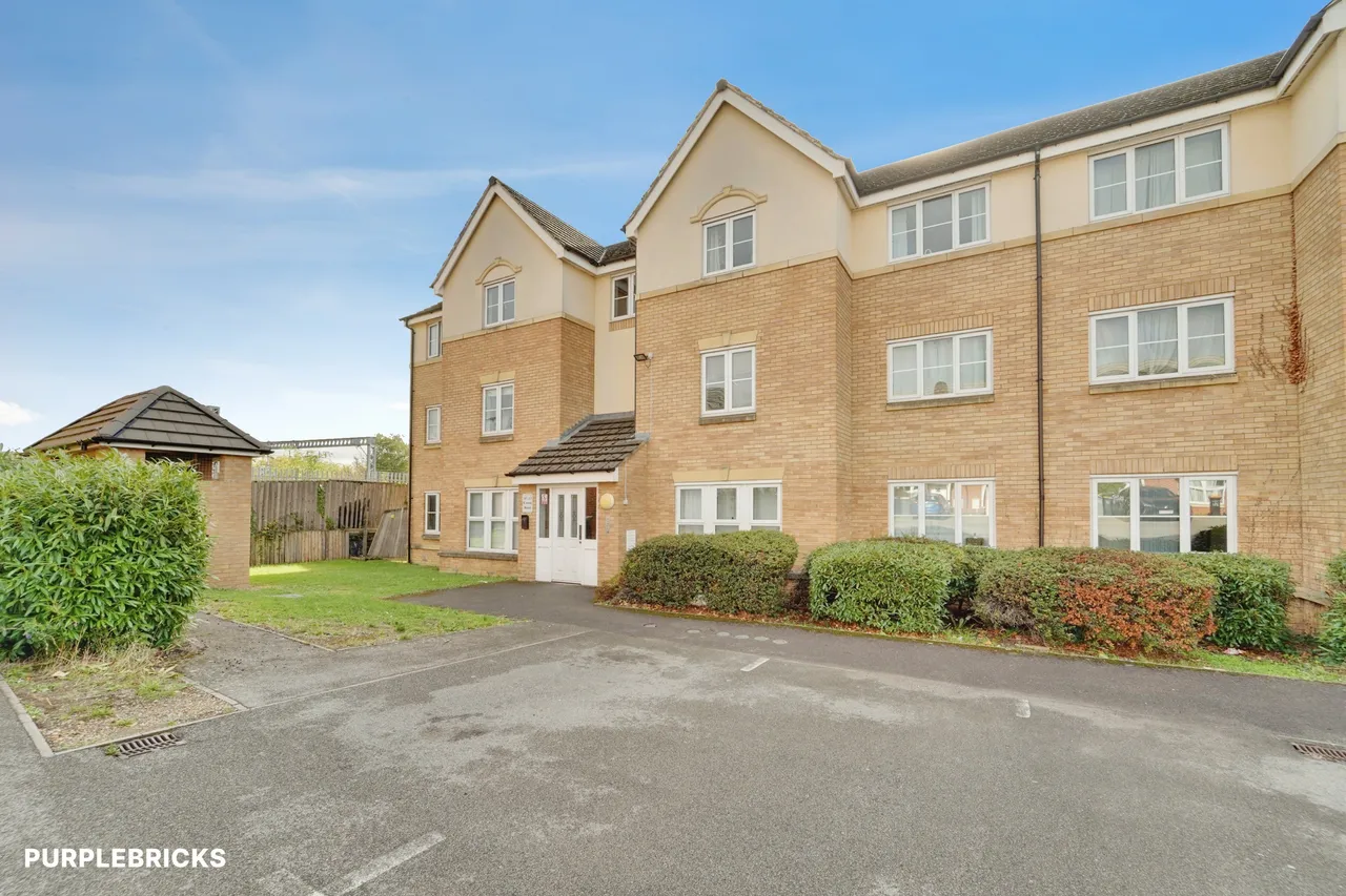 2 bed flat for sale, Crowe Road, Bedford, MK40