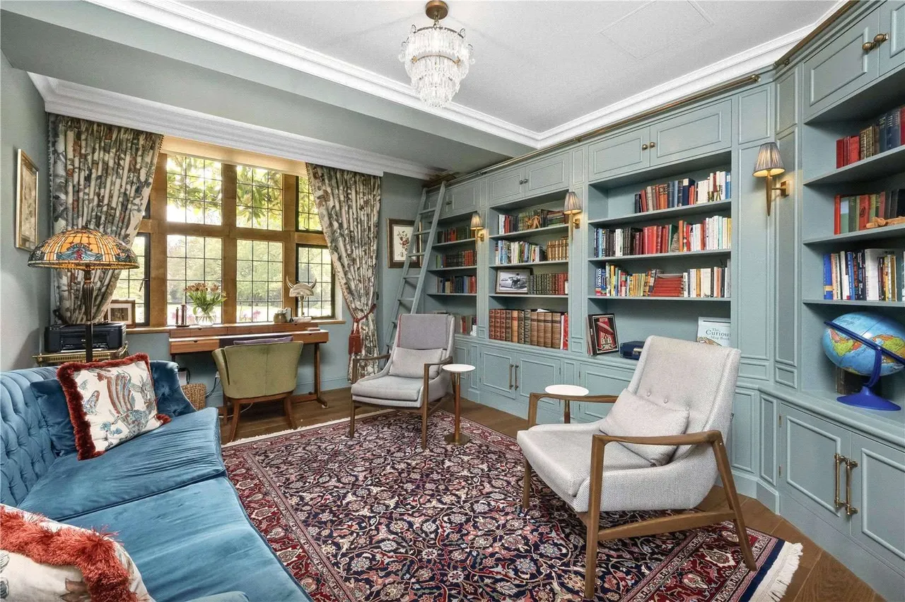 Priors Hatch Lane, Hurtmore, Godalming, Surrey, GU7 2RJ, photo 11