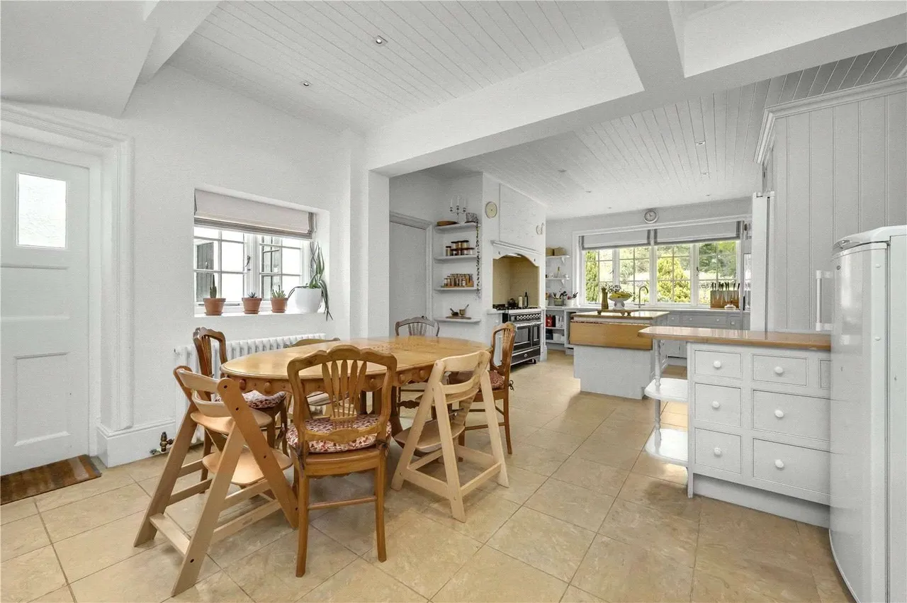 Priors Hatch Lane, Hurtmore, Godalming, Surrey, GU7 2RJ, photo 8